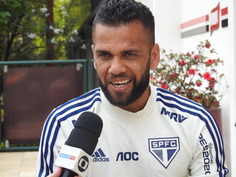 Daniel Alves entra ao vivo no GE comenta polêmicas no São Paulo e diz