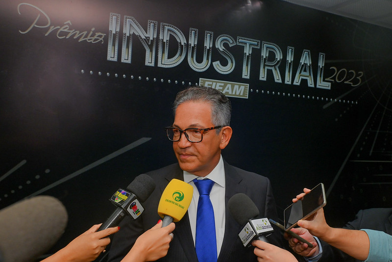 Rede Tiradentes Em solenidade do Prêmio Industrial 2023