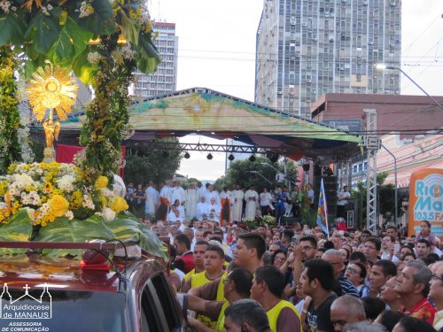 Rede Tiradentes O Tema Na Eucaristia Ele Vive E Caminha Conosco